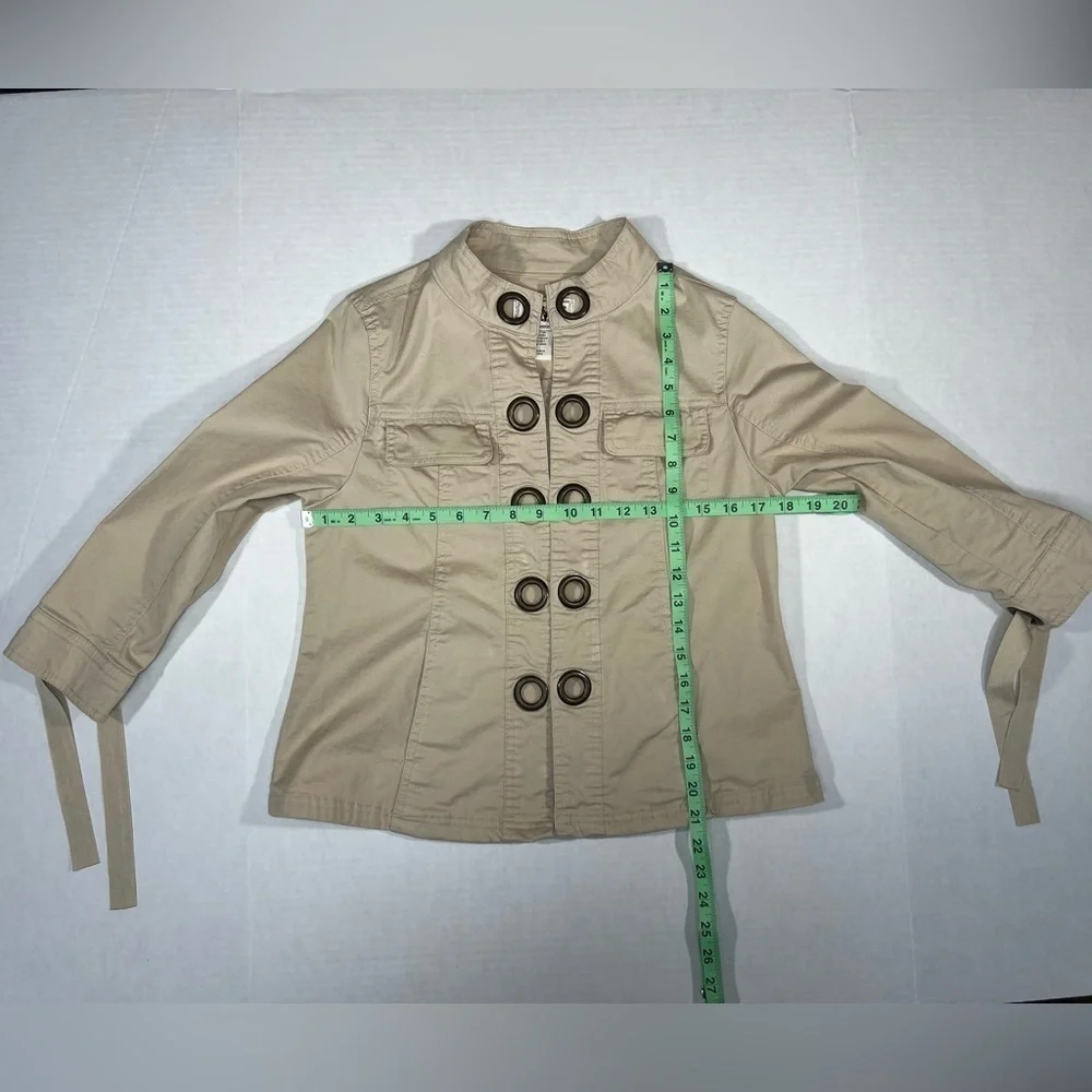 AMX Military Style Beige Ecru Cropped Jacket Grommets Womens size Small Petite